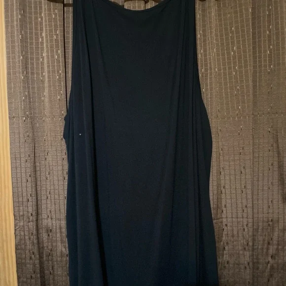 Lane Bryant size 1X, sleeveless, sequined black top. - Picture 4 of 4